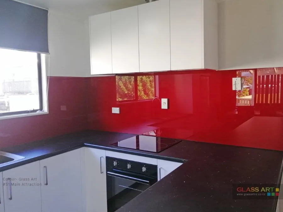  Glass splashbacks
